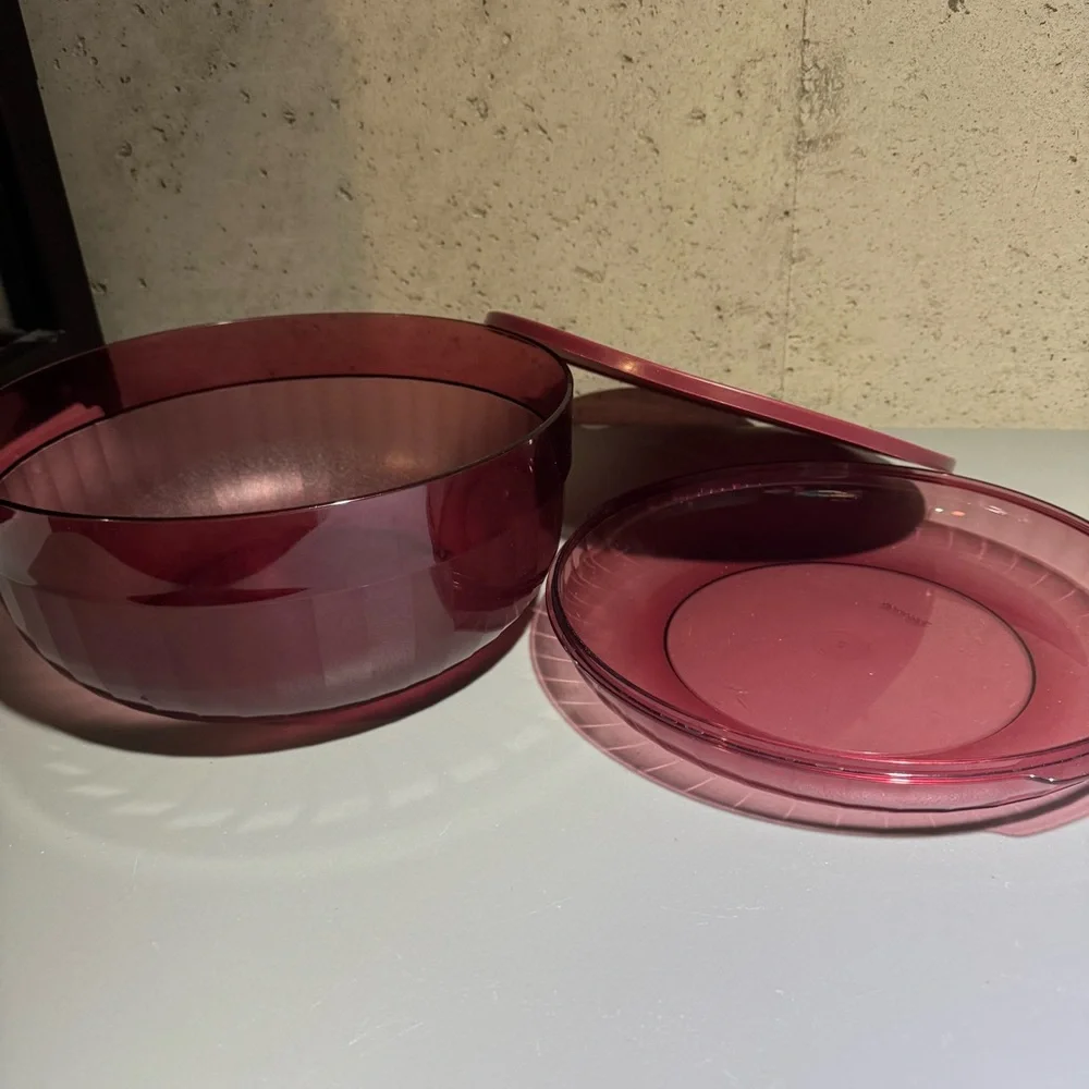 Tupperware VTG Preludio Cranberry Red Large‎ Food Bowl & Pie carrier with Lid